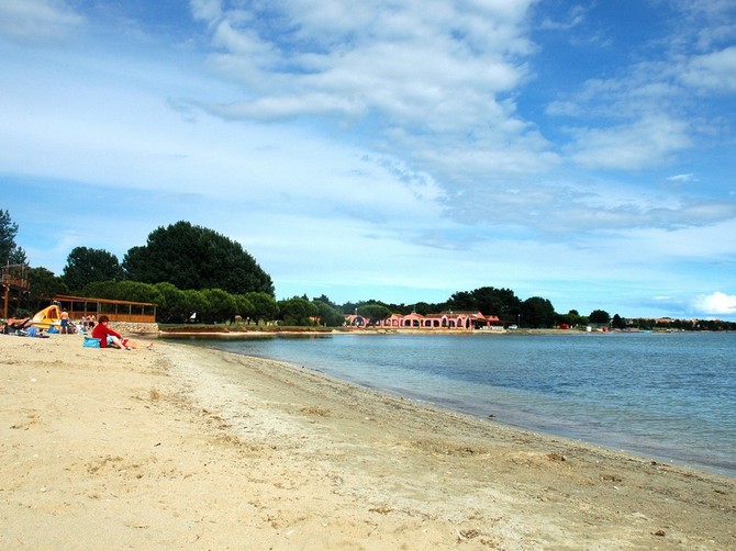 Plaža u Medulinu bez "rezervisanih" mesta