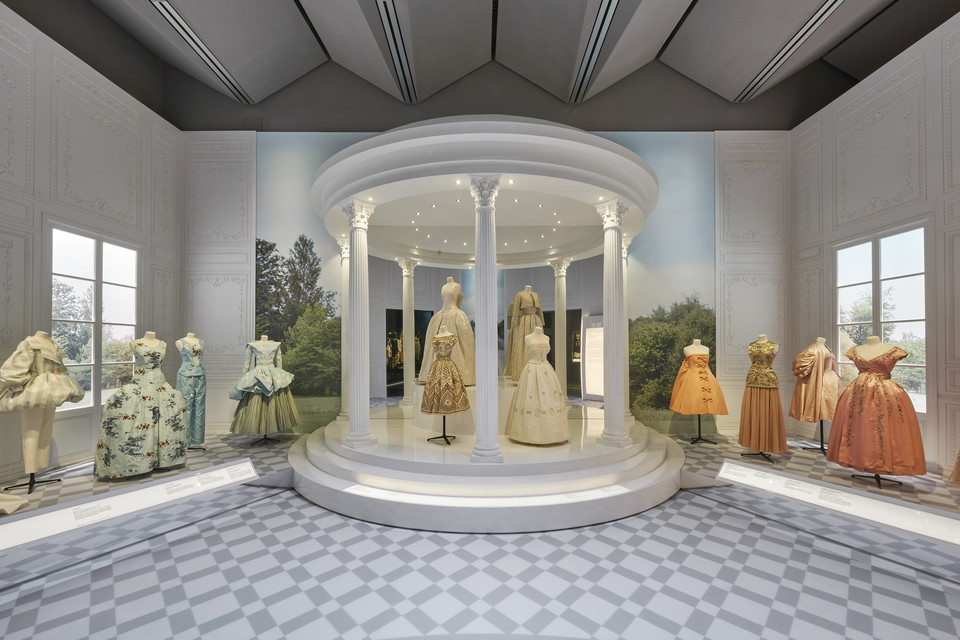 Retrospektywna wystawa "Christian Dior: Designer of Dreams" w Victoria & Albert Museum