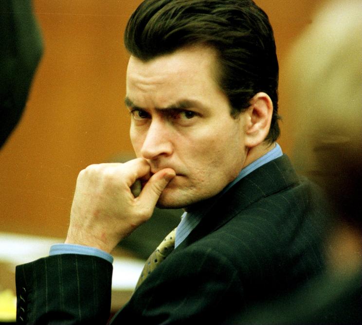 Charlie Sheen a Brittany Ashland által indított tárgyaláson 1998-ban /Fotó: Northfoto