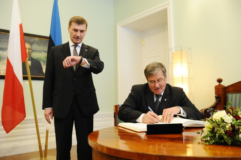 Prezydent RP Bronisław Komorowski i premier Estonii Andrus Ansip przed spotkaniem w Tallinie. Fot. PAP/Jacek Turczyk