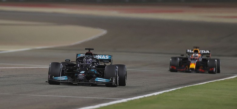 GP Bahrajnu: Lewis Hamilton wygrywa po zaciętej walce i śrubuje rekord