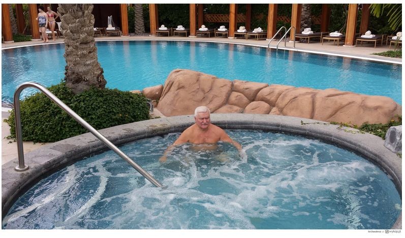 Lech Wałęsa w Dubaju / zdjęcia z oficjalnego profilu