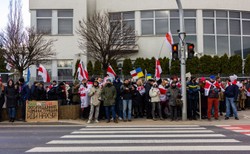 Tusk o  Kaczyńskim: Wicepremier jednocześnie szczuje na migrantów i chce ich wpuścić setki tysięcy
