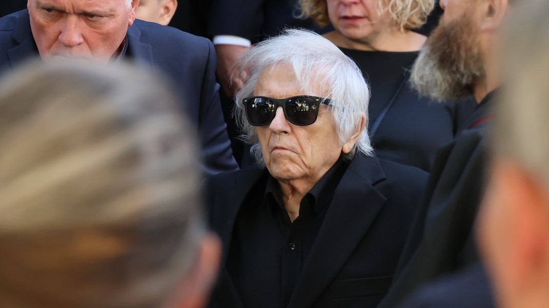Český spevák Václav Neckář pochoval jediného syna Vacláva mladšieho. 