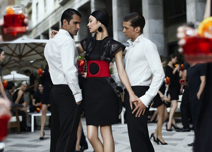 Modelka i aktorka Olga Kurylenko pozowała do kalendarza Campari na 2010 rok