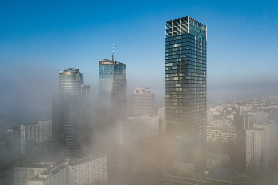 Panorama Warszawy z "Cosmo" na pierwszym planie