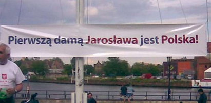 Zaskakujący transparent: Pierwszą damą Jarosława jest...