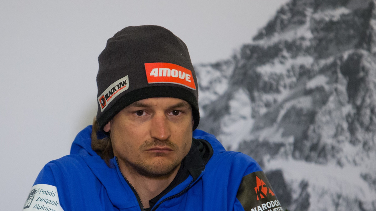 Adam Bielecki w poniedziałek 16 lipca wraz z Felixem Bergiem zdobył Gaszerbrum II. Jak poinformował polski alpinista na swoim profilu na Twitterze, rozpoczął już schodzenie z góry w Karakrum.