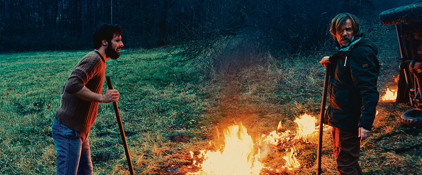 Jednu od uloga u filmu tumači Srđan Žika Todorović