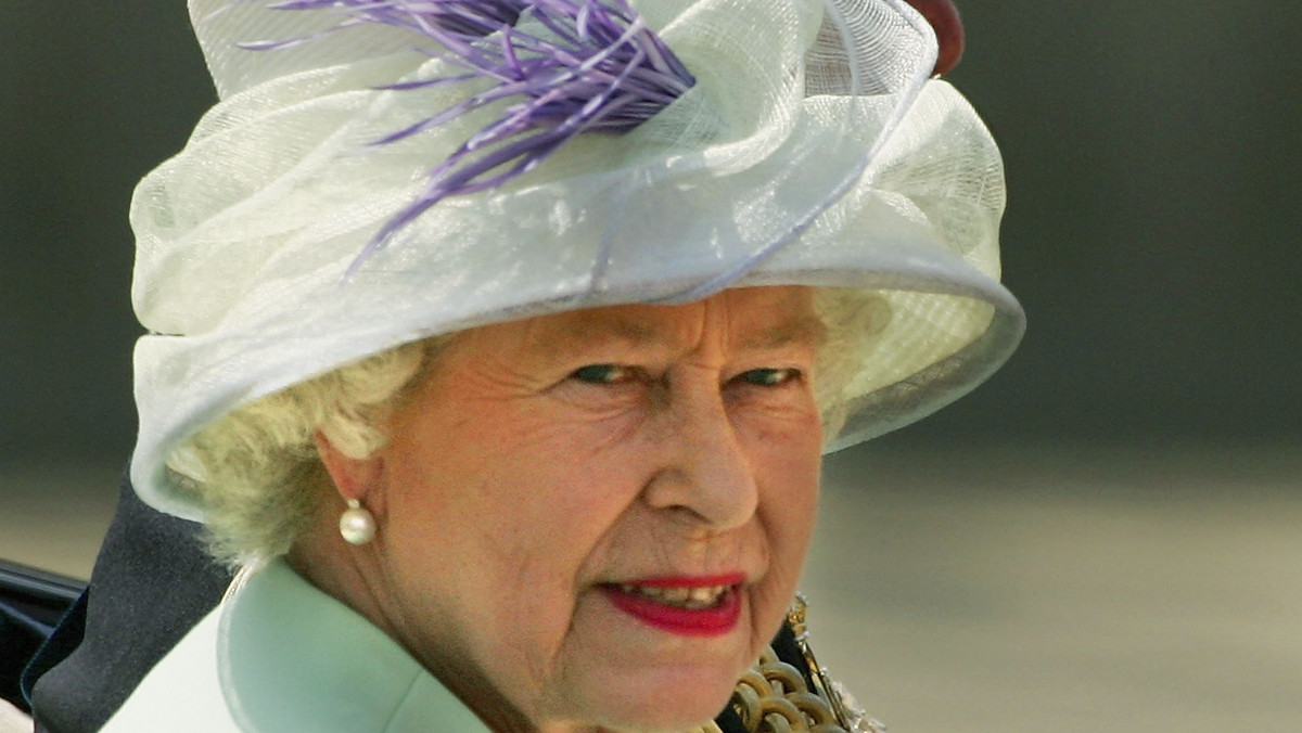 Królowa Elżbieta II jest zła. Bardzo zła.