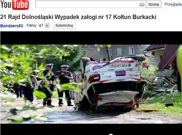 Na Rajdzie Dolnośląskim auto uderzyło w dom. Zobacz wideo