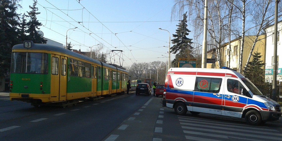 Rowerzysta wpadł pod tramwaj