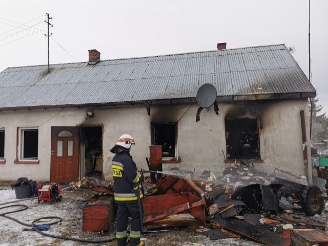 Pożar domu w Skrzynnie w pow. wieluńskim