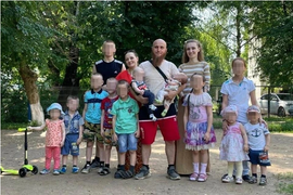 Ivan koji je napravio "PRAVOSLAVNI HAREM" sa 12 žena i 30 dece POLA STVARI IZMISLIO, a zanimanje mu je tek šok: "Bio je ružan, niko ga nije hteo, a kad sam ovo čula - SMEJALA SAM SE!"