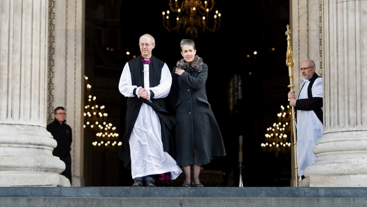 Nowy anglikański arcybiskup Canterbury Justin Welby ujawnił, że bardzo lubi wypić drinka i jego żona Caroline czuwa nad tym, żeby nie wypił za dużo. Ma to związek z tym, że jego ojciec był alkoholikiem, a dzieciom alkoholików bardziej niż innym grozi to, że będą miały problem z tym uzależnieniem.