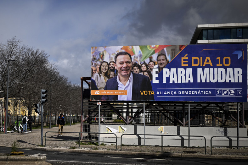 Billboard Luisa Montenegro w Lizbonie, luty 2024 r.