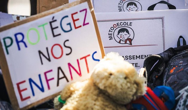 „Zaštitimo našu decu“, poruka je sa protesta roditelja | Foto: AFP via Getty Images