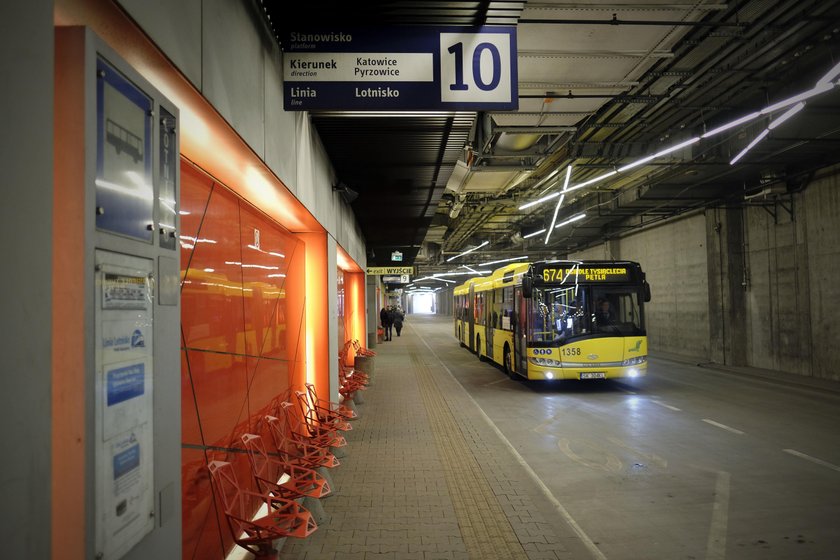 Katowice. Dodatkowe autobusy na lotnisko w Katowicach Pyrzowicach