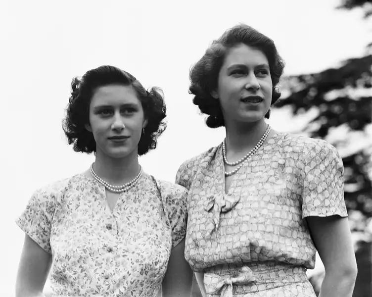 Księżniczka Małgorzata i księżniczka Elżbieta, 1946 / Lisa Sheridan  / Getty Images