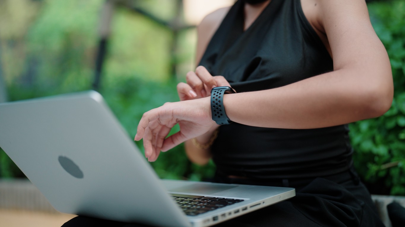 WhatsApp konečne dorazil na vaše zápästie! Po desiatich rokoch čakania spoločnosť Meta oficiálne vydala samostatnú aplikáciu pre Apple Watch.