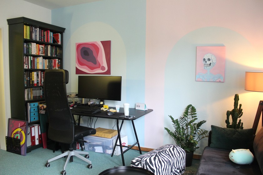 Die Wände hat der gebürtige Tiroler in Farben gestrichen, die ihm gefallen. 