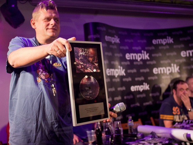 Kult pokrył się platyną