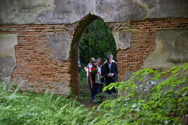 Ruiny kościoła na terenie nieistniejącej już wsi Huciska koło Bóbrki w obwodzie lwowskim