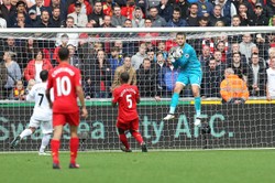 Liga angielska: Fabiański nie zatrzymał Liverpoolu. Chelsea lepsza od Hull City