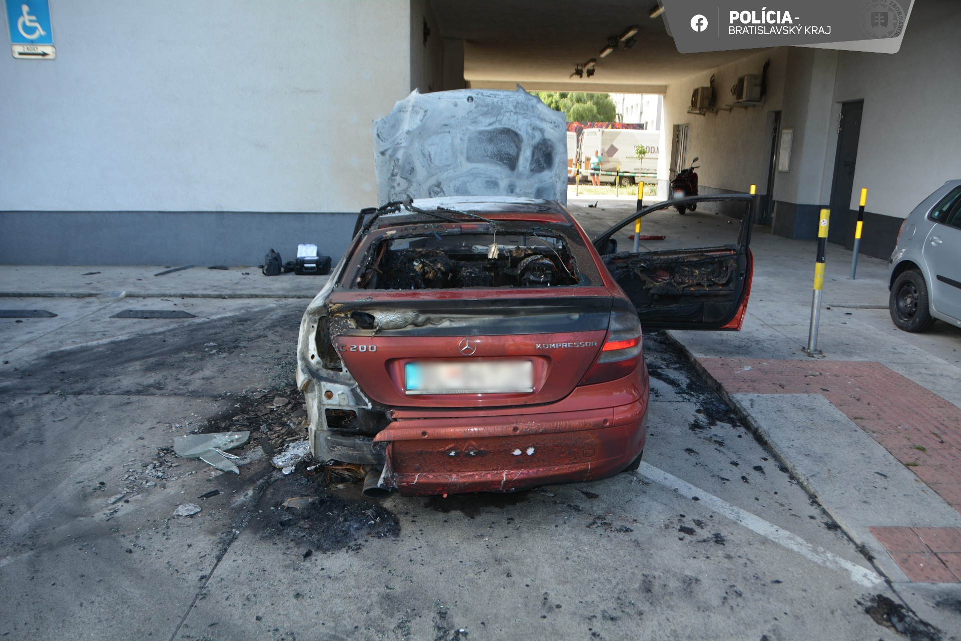 Polícia preveruje výbuch automobilu v Bratislave.