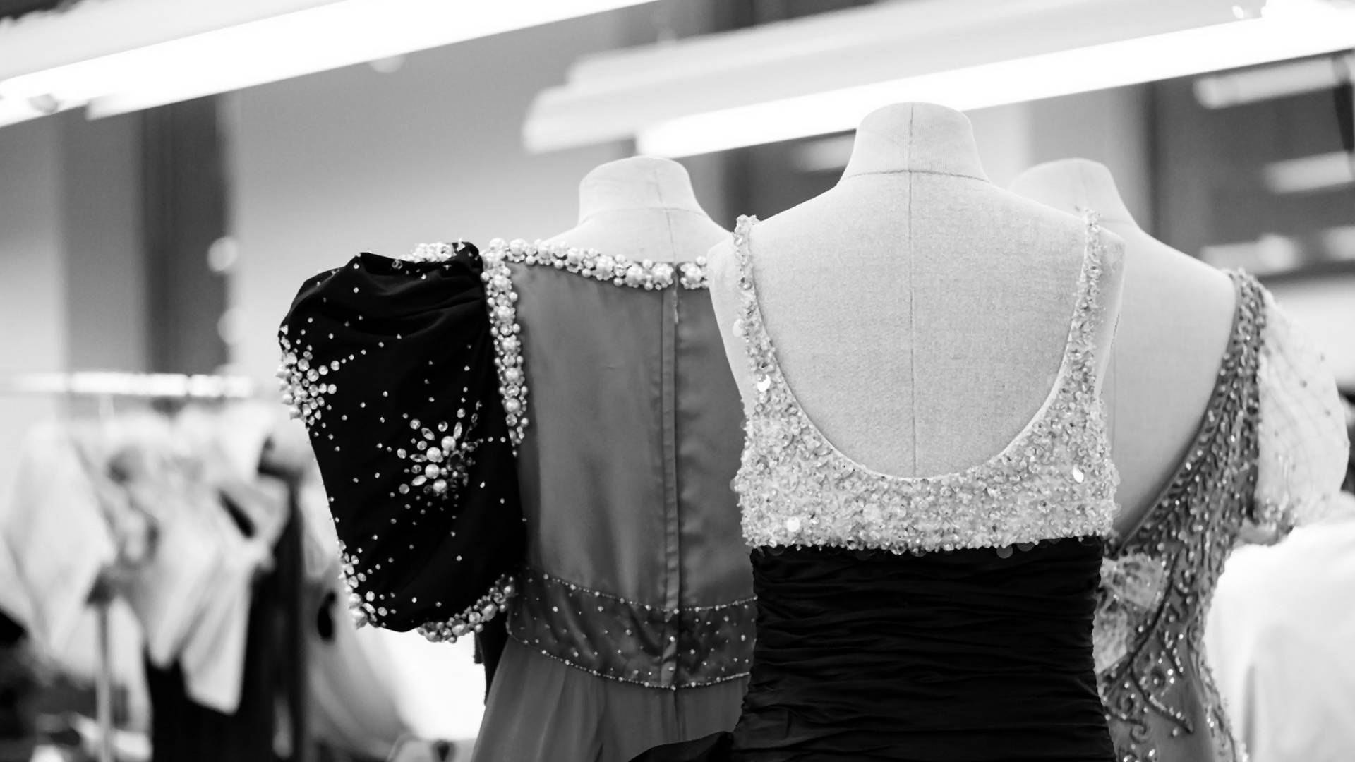 Skandal ili sjajna ideja? Luksuzna modna kuća prikazala kolekciju haljina iz second hand shopa