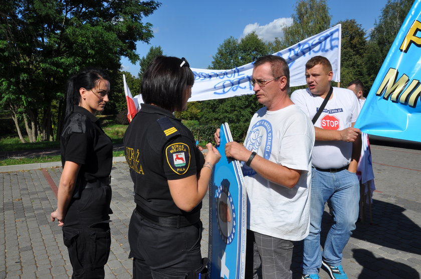 Protest ojców w Pile przeciw utrudnionym kontaktom z dziećmi