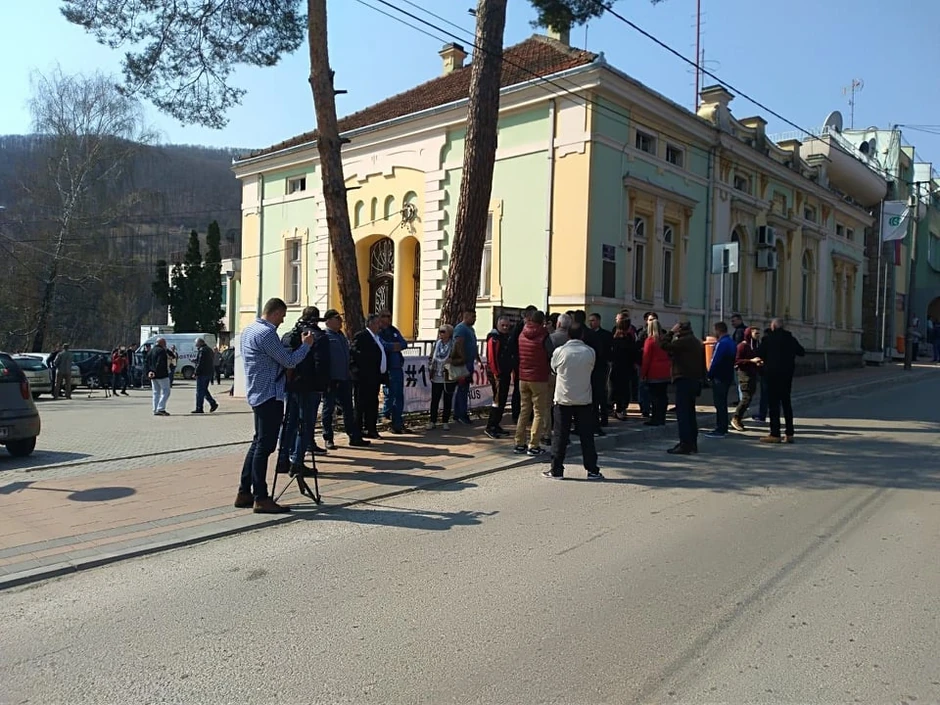 Opozicija ispred opštine Brus