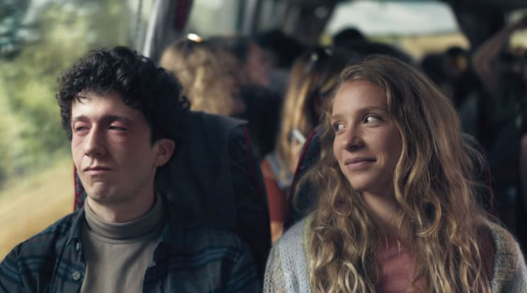 Moritz (Maximilian Mundt) és Lisa (Anna Lena Klenke) se veled, se nélküled kapcsolata egy online drogkereskedés felvirágzásához vezetett / Fotó: Netflix