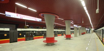 Metro straciło 14 milionów, bo pociągi nie jeżdżą