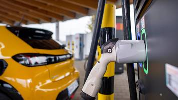 Niemcy: 40 proc. kierowców elektryków niezadowolonych z szybkiego ładowania. Użytkownicy Tesli mówią co innego