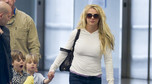 Britney Spears z synami: Jaydenem i Seanem na lotnisku