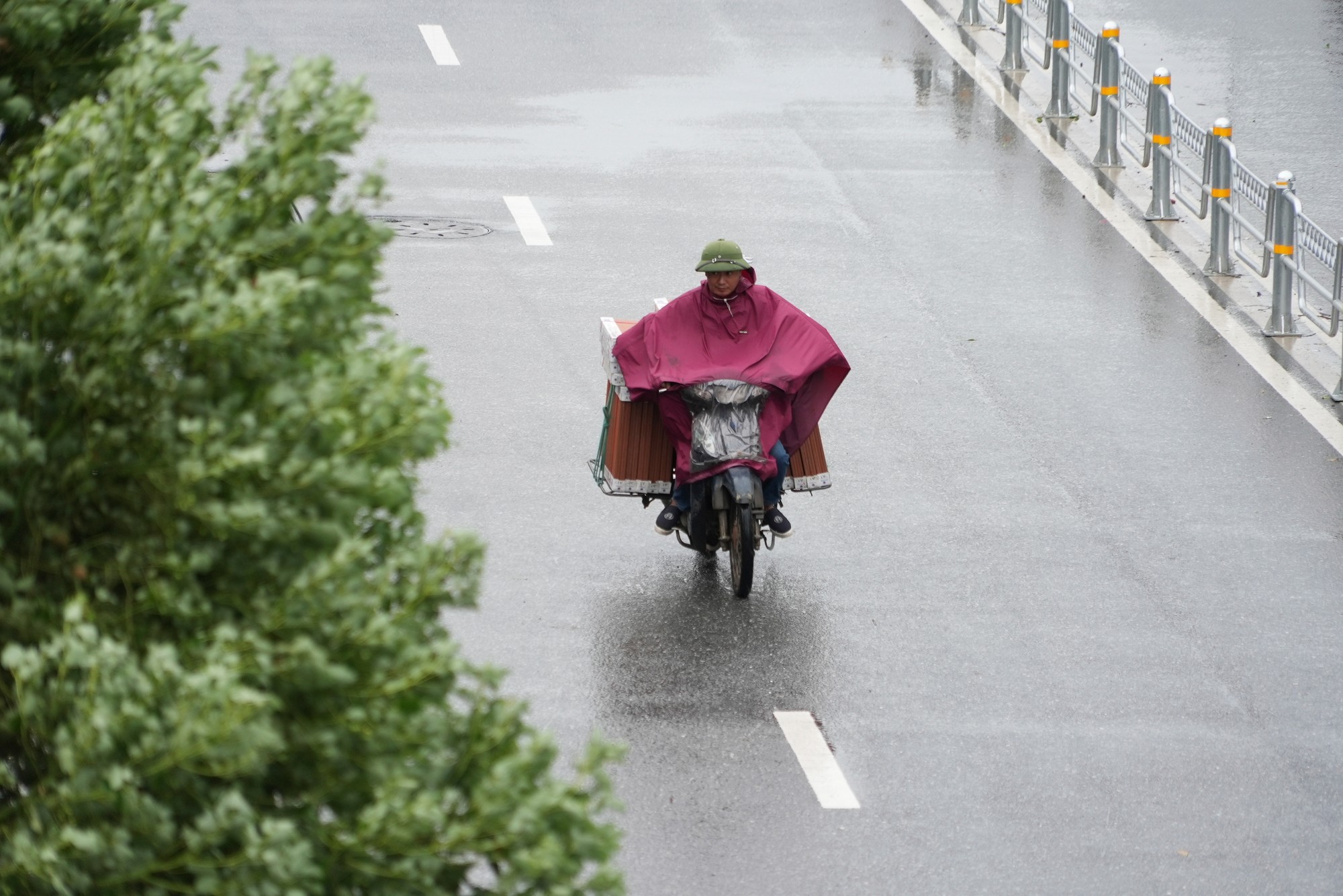 Vietnam zasiahli silné búrky.