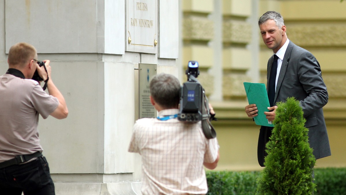 Wiceszef klubu PJN Paweł Poncyljusz powiedział, że premier Donald Tusk zgłosił postulat, aby w trakcie polskiej prezydencji nie było wielkich manifestacji i napięć społecznych na ulicach, bo nie służy to wizerunkowi Polski.