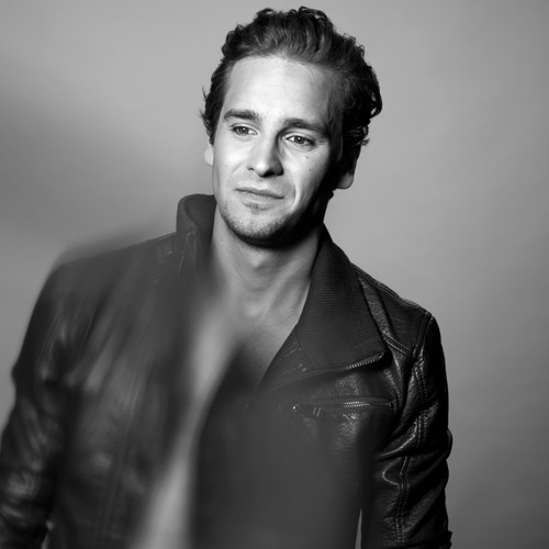 Krzyszfof Zalewski na zdjęciach z nowej sesji