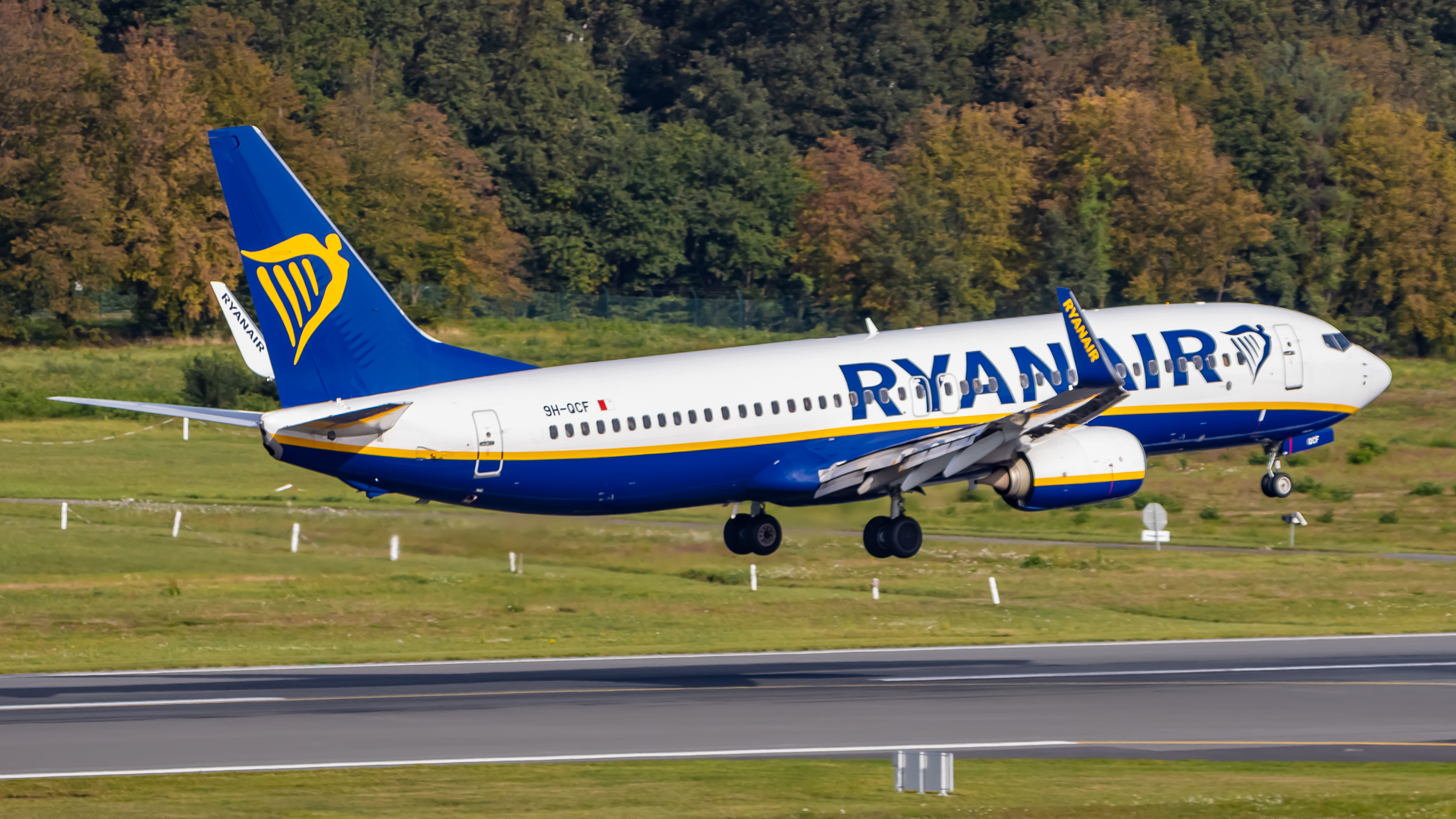 Ryanair Malta Air Boeing 737-800 Landung
