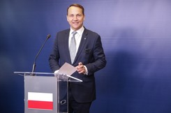 Sikorski bez ogródek o Nawrockim. 'Ma tylko jedno zadanie od Kaczyńskiego'