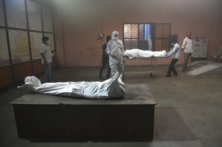 Już ponad 25 mln zakażeń koronawirusem w Indiach. Rekordowa dzienna liczba zgonów