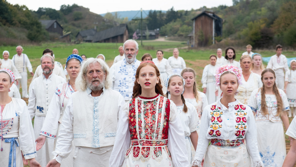 <strong>Czy to wstyd oglądać horrory? Niby nie, ale jak się przyznawać, to najlepiej do Kubricka i Polańskiego. A przynajmniej tak radzą niektórzy krytycy filmowi, narażając się miłośnikom gatunku. Kto ma rację? Znalezienie odpowiedzi ułatwi 5 lipca "Midsommar. W biały dzień" Ariego Astera.</strong>