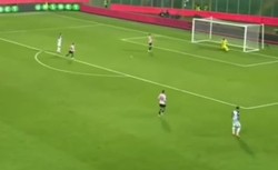 Niemożliwe? A jednak! Włoski bramkarz przebił samobója Janusza Jojki