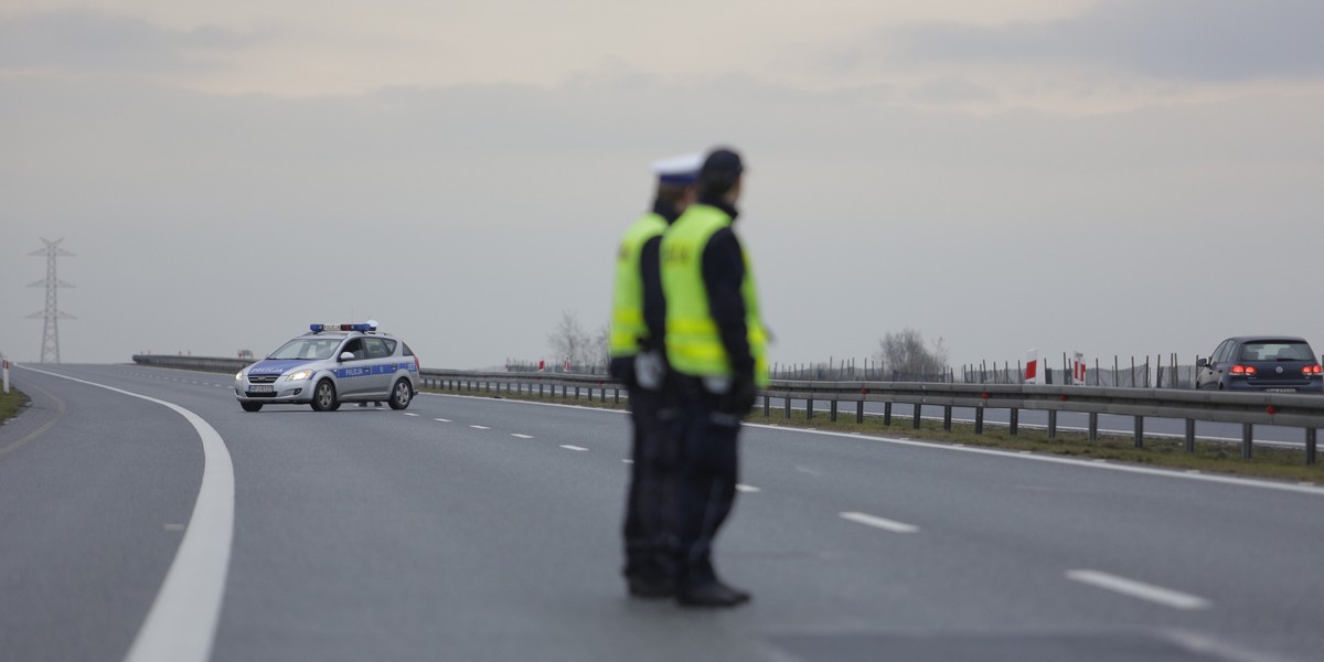 Wypadek bmw na autostradzie A4. Kierowca chciał "dać nauczkę".