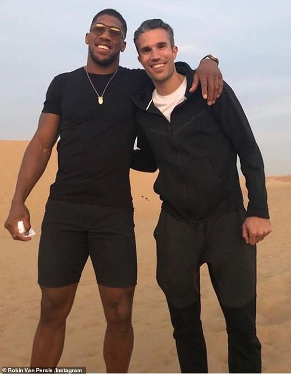 Anthony Joshua and Robin van Persie met up in Dubai [Instagram] 