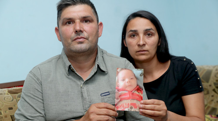 A szülők, Juhász Anita (34) és Albert (40) képtelenek feldolgozni, hogy elvesztették kisbabájukat, aki szemük fénye volt /Fotó: Varga Imre