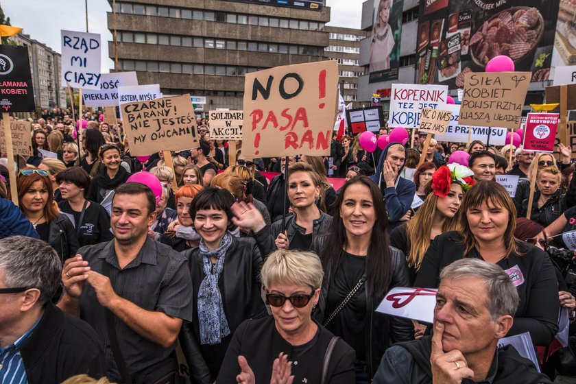 Szef MSZ szyderczo o kobietach: niech się bawią!