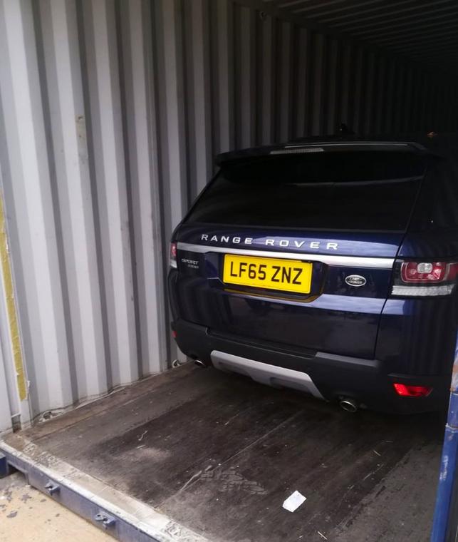 Stolen Range Rover car disguised as a household item (Twitter) 