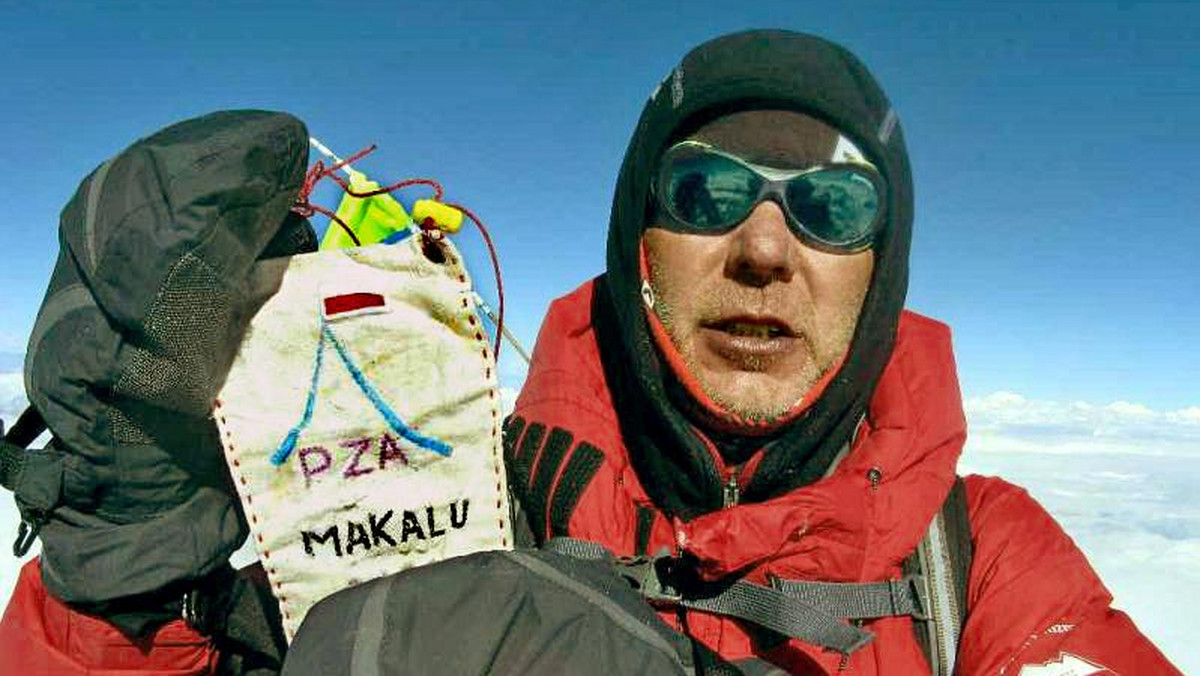 Artur Hajzer, nadzorujący przebieg wyprawy Polskiego Związku Alpinizmu na Broad Peak, podkreślił, że nie było możliwości użycia helikoptera do akcji ratunkowej, kiedy utracono łączność z Maciejem Berbeką i Tomaszem Kowalskim.